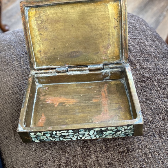 Not sure what this is but seen some listed for large sums of $ - Picture 2 of 3